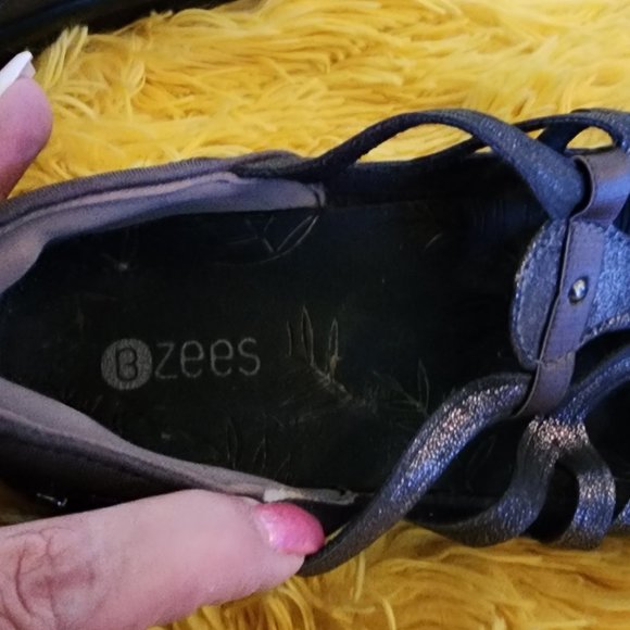 Bzees Gunmetal Sandals - Picture 3 of 6